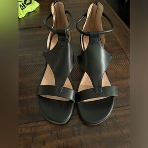 Journee Collection Wedge Sandal 8.5 NEW